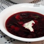 明亮的红色,经典波兰甜菜汤。GydF4y2Ba