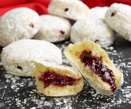 我们正宗的波兰Paczki配方为您提供轻盈轻盈的波兰甜甜圈，易于制作，而且更健康，因为它们是烘焙的，而不是油炸的!| www.CuriousCuisiniere.com