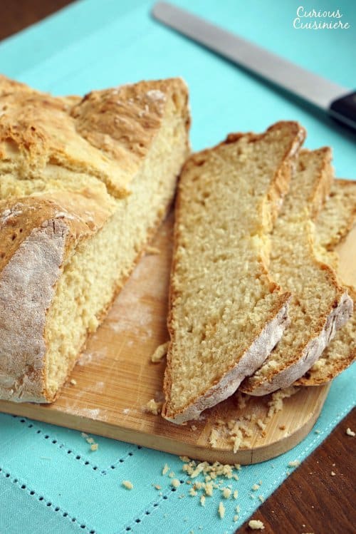 这个传统的爱尔兰苏打面包配方制作了一个简单和丰盛的面包与酵母面包和饼干之间的纹理。它非常适合早餐或沿着厚实而丰盛的爱尔兰炖菜服务。|m.jamahire.com.