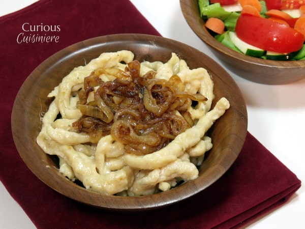 Kaesespaetzle——来自Curious Cuisiniere的奶酪面饼gydF4y2Ba
