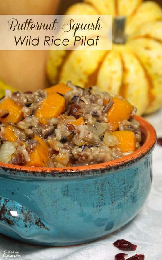 这丰盛的冬南瓜野饭配蔓越莓是美味的秋季配菜或感恩节馅料!| www.CuriousCuisiniere.com