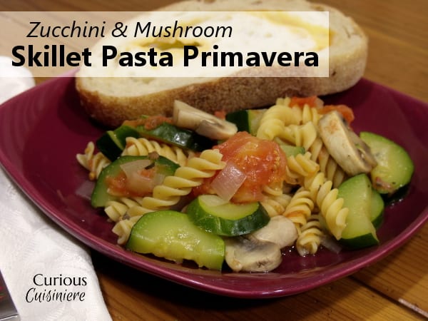 这款素食煎锅夏南尼邮政道,为快速,一锅面食膳食,适用于蔬菜齐全的周末晚餐。|好奇的烹饪G.ydF4y2Ba