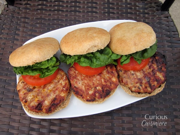 这些自制汉堡包从一堆成分中出现蓬松,金面包不到一小时。|m.jamahire.com.GydF4y2Ba