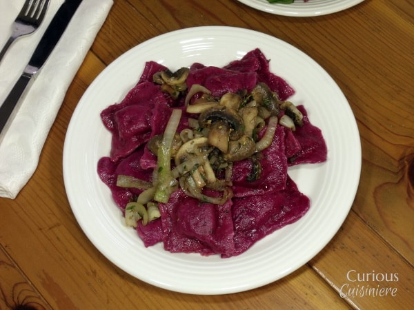 甜菜馄饨和炒烤蘑菇从好奇钓鱼#pasta#talliancookinggydF4y2Ba
