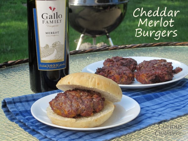 Cheddar Merlot Burgers来自好奇烹饪G.ydF4y2Ba