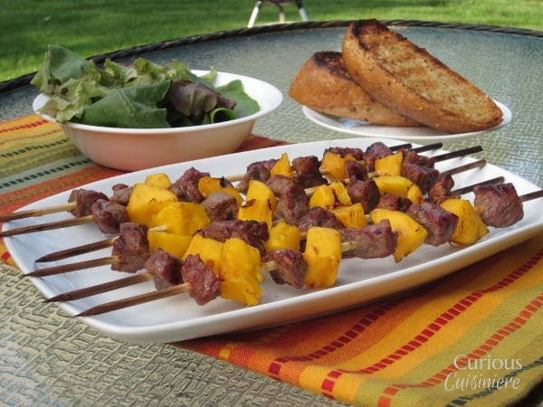 来自好奇的钓鱼肉串的芒果牛肉烤肉串#grilling #summercecipes
