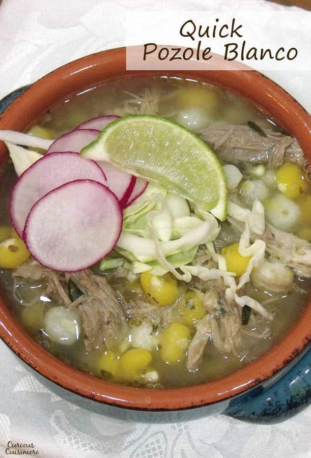 Pozole Blanco是一种传统的墨西哥猪肉和母鸡炖味，味道味道。此捷径版本将剩菜转换为丰盛的膳食。|m.jamahire.com.GydF4y2Ba