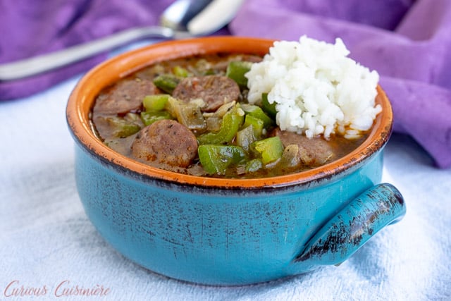 一个碗cajun gumbo与安德尔香肠和米。|m.jamahire.com.GydF4y2Ba