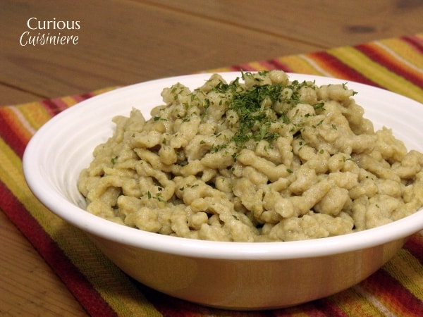 德国Spaetzle,是嫩的,eggy饺子,为丰盛的肉类大道制作一个很棒的补充。|好奇CuisinieregydF4y2Ba