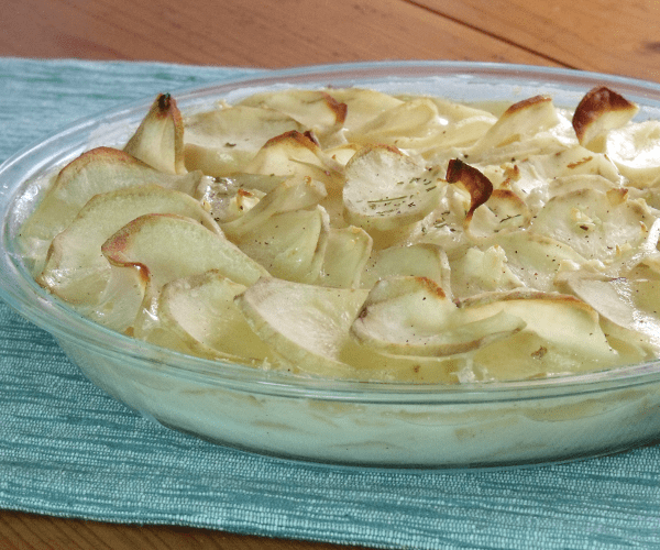 奶油土豆烘焙,是完美、优雅、简单的假日餐配菜。