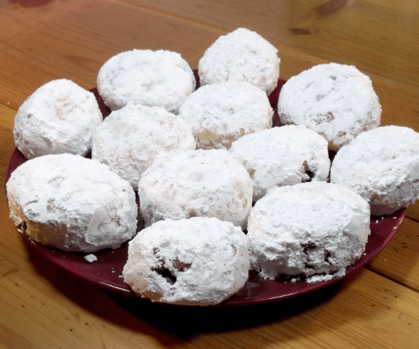 经典波兰果冻甜甜圈的烘焙版。烘焙意味着它是健康的,对吧?