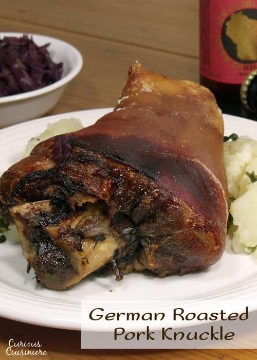 Schweinshaxe是一种鲜嫩多汁的猪肉，外皮又咸又脆，是典型的慕尼黑啤酒节盛宴，配上一大杯你最爱的啤酒再完美不过了。| m.jamahire.com