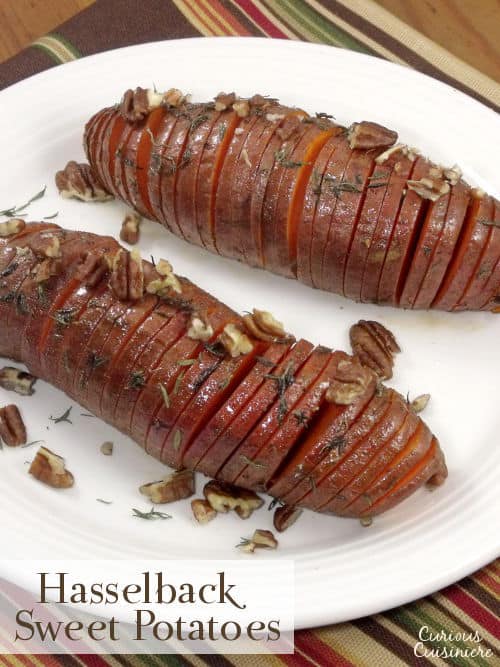 Hasselback Sweet Potatoes为一个美丽呈现的假日配菜。他们是您感恩节桌子的Sweet Potato Casserole的完美替代品！| m.jamahire.com