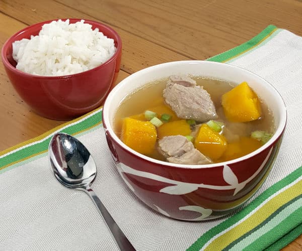 对于如此简单的汤，这个越南猪肉和南瓜汤包装了很多舒适的痛苦。|m.jamahire.com.