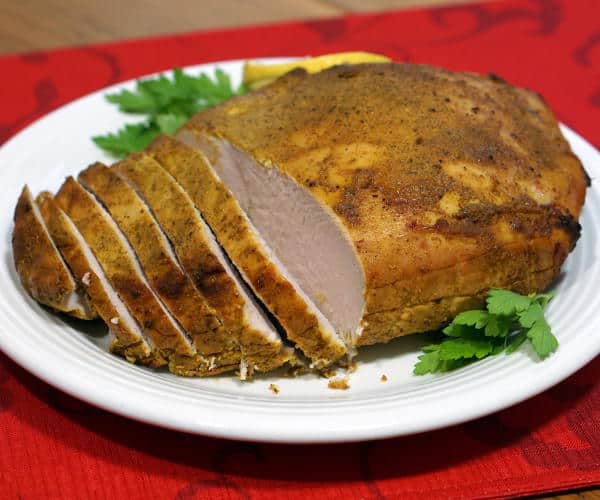 用这个食谱为你的节日火鸡添加一些香料，就可以做出明亮而美味的唐杜里火鸡胸脯。| m.jamahire.com