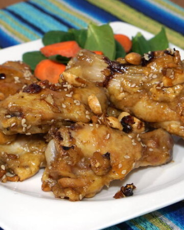 Dak Kang Jung，或韩国甜味和辛辣的鸡翅是粘性甜味和红辣椒香料的完美组合，这个食谱非常适合您的游戏日开胃菜！| www.CuriousCuisiniere.com
