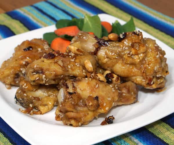 Dak Kang Jung，或韩国甜辣鸡翅是粘甜和红辣椒的完美组合，这个食谱是你的游戏日开胃菜的完美!| www.CuriousCuisiniere.com