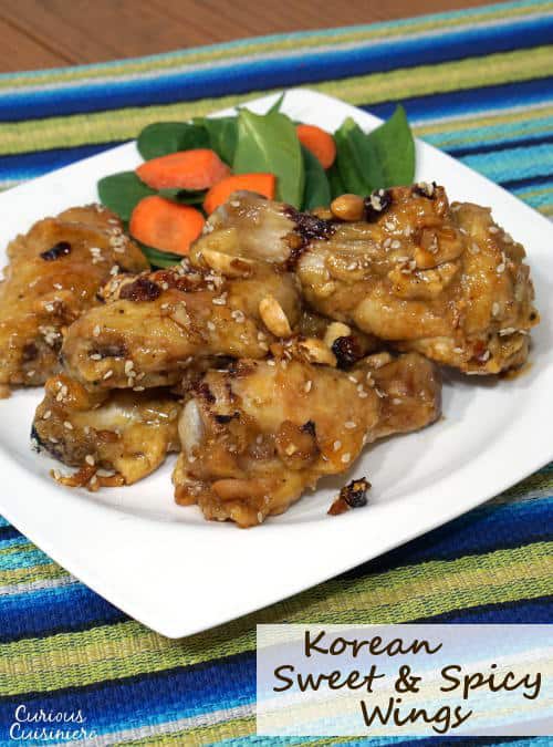 韩国甜辣鸡翅是甜糯和红辣椒的完美结合。烤“炒”和传统的油炸版，这个配方制作了一个伟大的比赛日开胃菜！| www.CuriousCuisiniere.com
