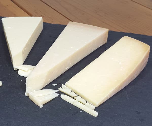 巴马干酪，罗马诺和亚洲奶酪看起来相似，但我们已经分解了他们的差异，所以你知道哪种意大利奶酪抓住你的意大利面。|m.jamahire.com.