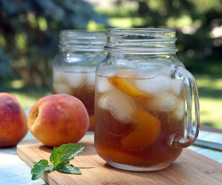 这款微甜的越南桃子茶是用真正的桃子制成的，是一款完美清爽的夏日饮品!| www.CuriousCuisiniere.com