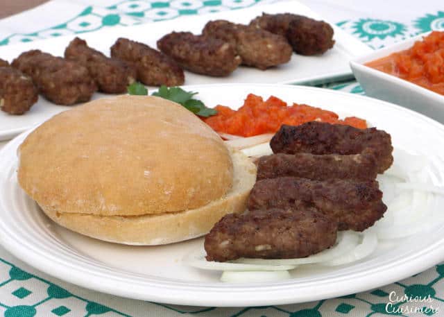 CEVAPI易于制作，来自东南欧的烤香肠，烟熏味道，非常适合与大饼和切片的洋葱一起服用。|m.jamahire.com.