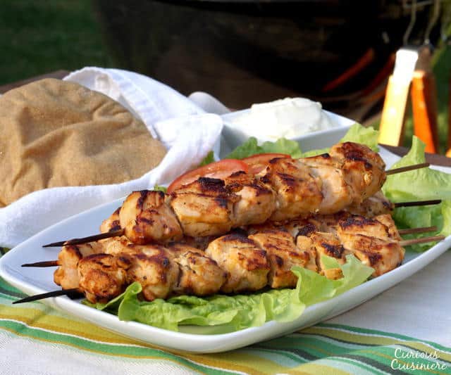 柠檬和大蒜为这些烤的鸡肉带来了一种味道。中东烤箱Tawook将为您的下一个露水作出一个伟大的补充！|m.jamahire.com.