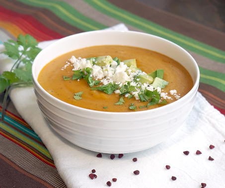 Locro de Papa是一种奶酪厄瓜多尔土豆汤，是秋季或冬季凉爽夜晚的完美汤。| www.CuriousCuisiniere.com