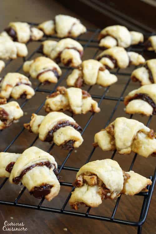 我们的覆盆子巧克力酥皮饼干和肉桂核桃酥皮饼干将简单的面团和令人渴望的馅料结合在一起，创造出不可抗拒的饼干。| www.CuriousCuisiniere.com