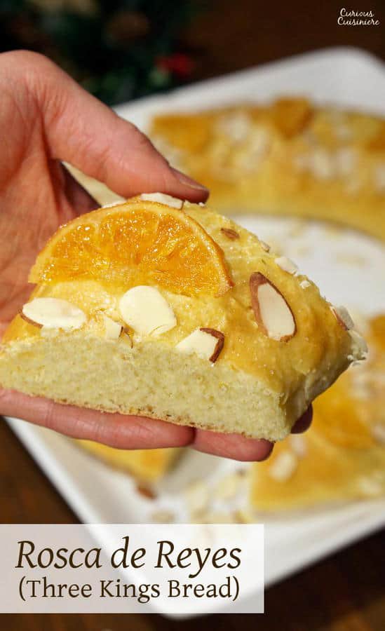 Rosca de Reyes是一种软的、微甜的、有橙色香味的面包,传统上在主显节(Feast of Epiphany)时,人们会配上一杯热巧克力吃。| www.CuriousCuisiniere.com