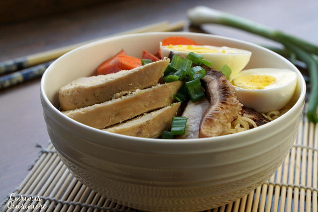 营养，美味，自制拉面汤是超级容易在你的慢炖锅!你不想错过这个简单而多功能的周末晚餐食谱！|m.jamahire.com.