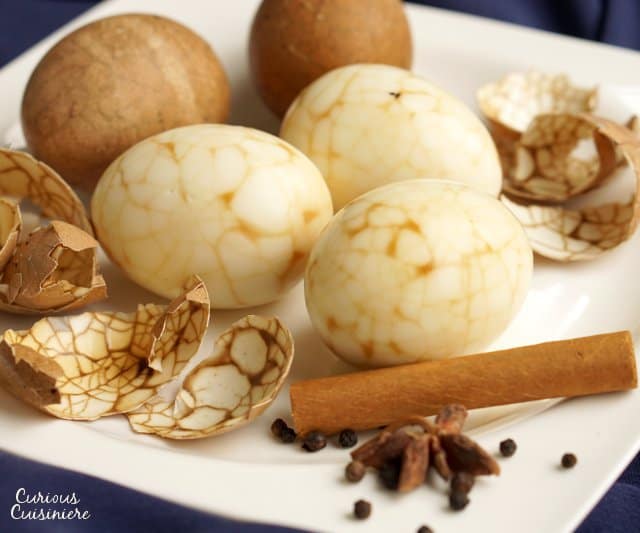 今年用这些大理石的中国茶鸡蛋对今年的染蛋造成新的扭曲。浸泡的液体给鸡蛋是一种轻甜味的味道，使这些没有普通的鸡蛋！|m.jamahire.com.