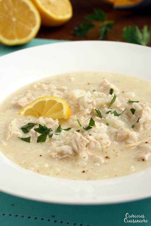 Avgolemono是一种清淡的希腊汤，由鸡肉、米饭和柠檬组成，是一种完美的提神餐或开胃菜。| www.CuriousCuisiniere.com