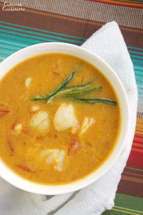 果安咖喱鱼是一种温暖而浓烈的咖喱鱼，用椰奶冷却。这是一个完美的印度海鲜咖喱食谱，用于热身！| www.CuriousCuisiniere.comGydF4y2Ba