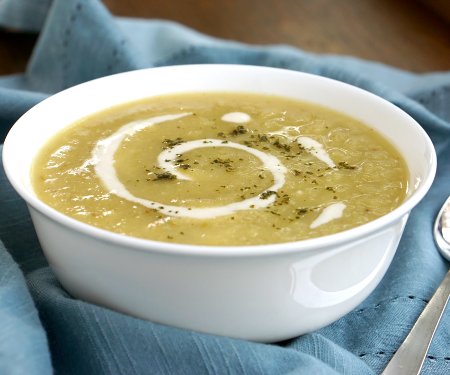 爱尔兰防风草汤是奶油和舒适的一点咖喱辣和淡淡的苹果甜。| www.CuriousCuisiniere.com