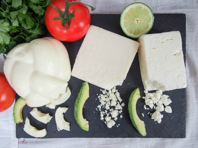 墨西哥奶酪与科提哈干酪，鲜奶酪和瓦哈卡干酪的横向分布。