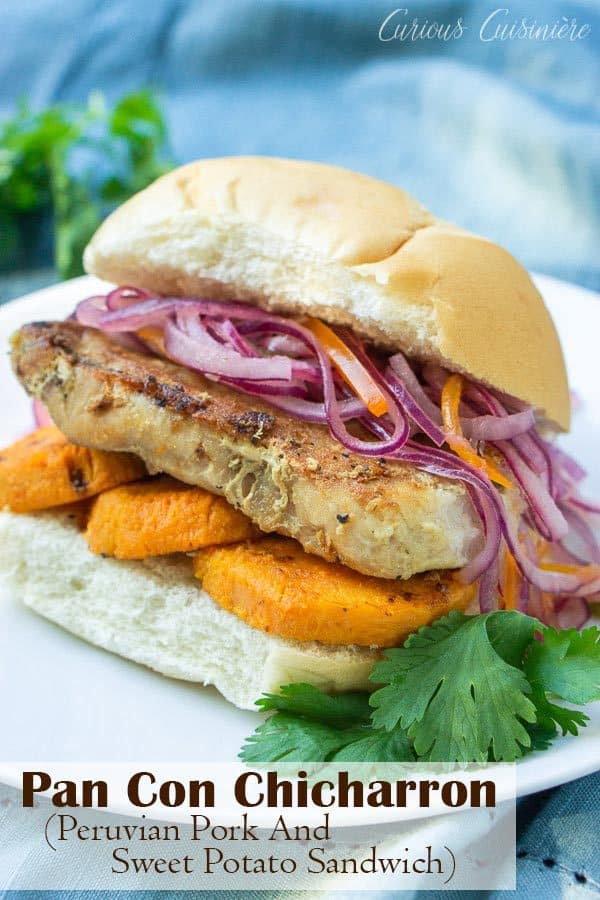 Pan Con Chicharron是一种美味的秘鲁三明治,由慢炖猪肉和红薯的独特组合,再加上脆的红洋葱佐料制成。在秘鲁,它是传统的早餐,但我们认为它是一天中任何时间的完美一餐!#三明治#红烧猪肉#红薯#午餐#秘鲁| www.CuriousCuisiniere.com