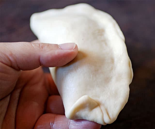 从鸡肉蛋白上开始密封。| www.CuriousCuisiniere.com