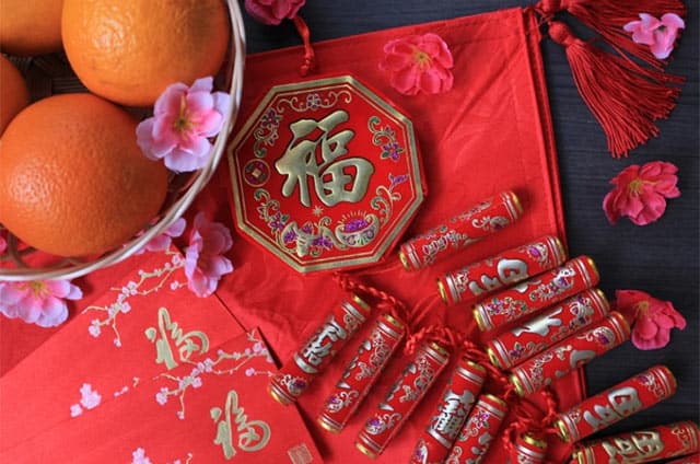 鞭炮和中国新年的橘子