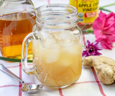 加勒比交换 - 蜂蜜姜饮料 - 在一个处理的玻璃杯子