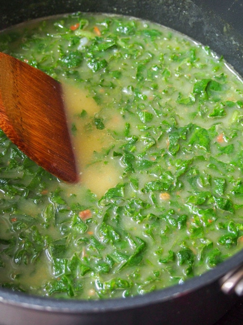 搅拌Caldo verde（葡萄牙绿汤）