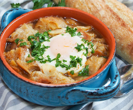 Sopa de ajo（西班牙大蒜汤）与壳花面包