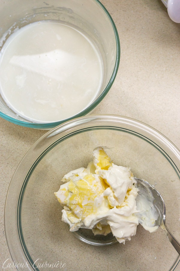 自制凝结的奶油 - 凝结奶油分开