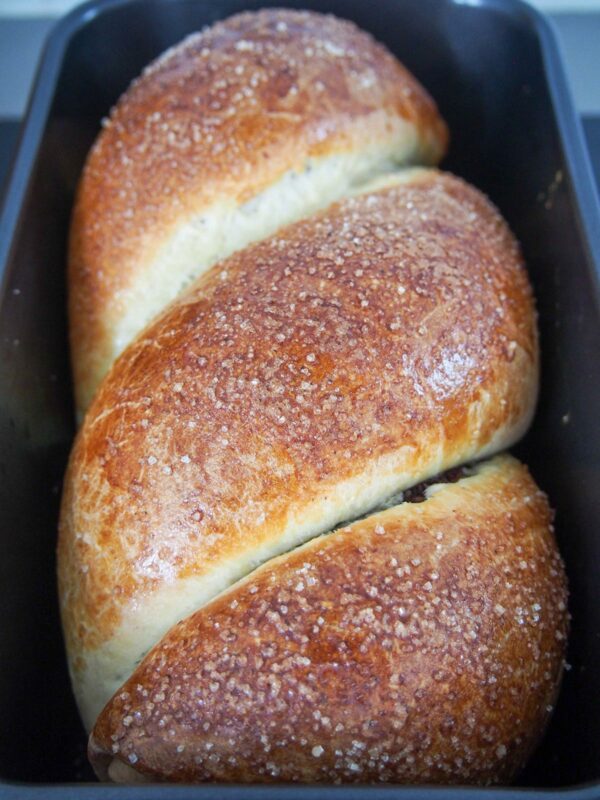 科佐纳克核桃卷面包出炉了