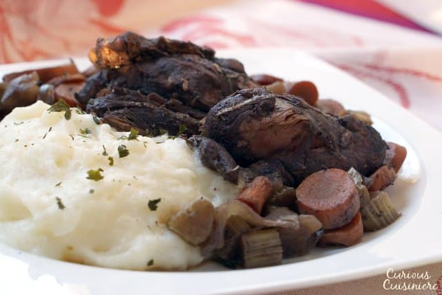 红葡萄酒炖鹿肉用红萝卜。