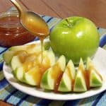 简单自制焦糖浆配方,不含玉米糖浆,增加香草提示,为水果、冰淇淋和其他甜点制作大图网站CuriousCuisire.com