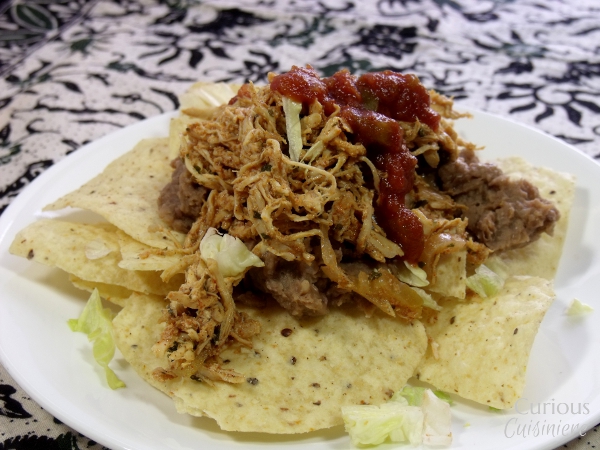 有烟熏味，略带辣味，这是一款西南拉丝鸡，味道鲜美，用途广泛，制作简单。通过好奇Cuisiniere