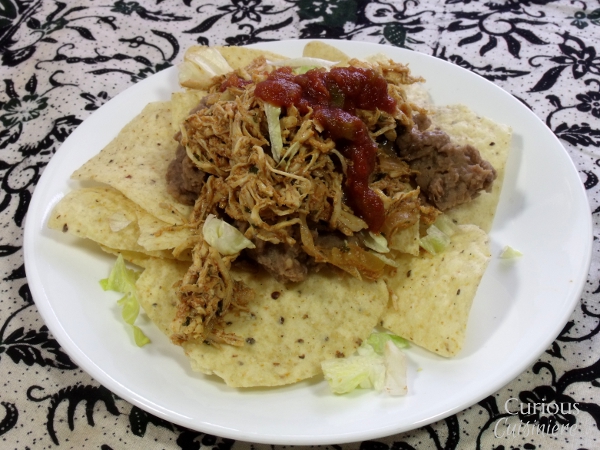 有烟熏味，略带辣味，这是一款西南拉丝鸡，味道鲜美，用途广泛，制作简单。通过好奇Cuisiniere