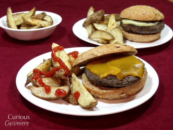 Chipotle黑豆汉堡和烤大蒜家庭薯条通过好奇的Cuisiniere