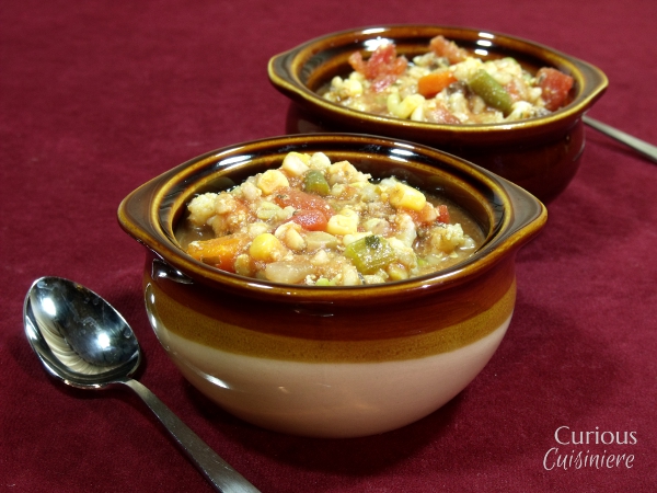 Clhunky蔬菜和大麦汤通过好奇烹调