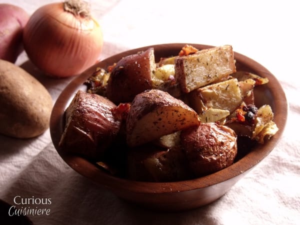 烤土豆用来自好奇烹调的培根